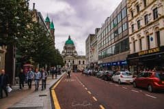 Ruas de Belfast em frente á Câmara Municipal