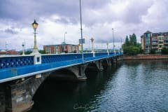 Ruas de Belfast junto ao rio Lagan