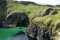 Carrick-a-rede rope bridge vista da Rocky Island